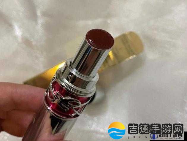 ysl 口红水蜜桃色号 2425：甜嫩蜜桃，演绎清新少女感